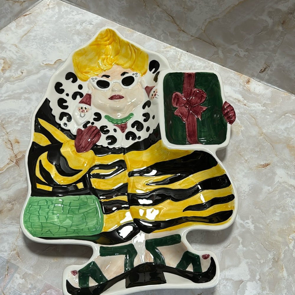 Kitsch Christmas chip and dip platter (wacky blonde shopper) by Boston warehouse